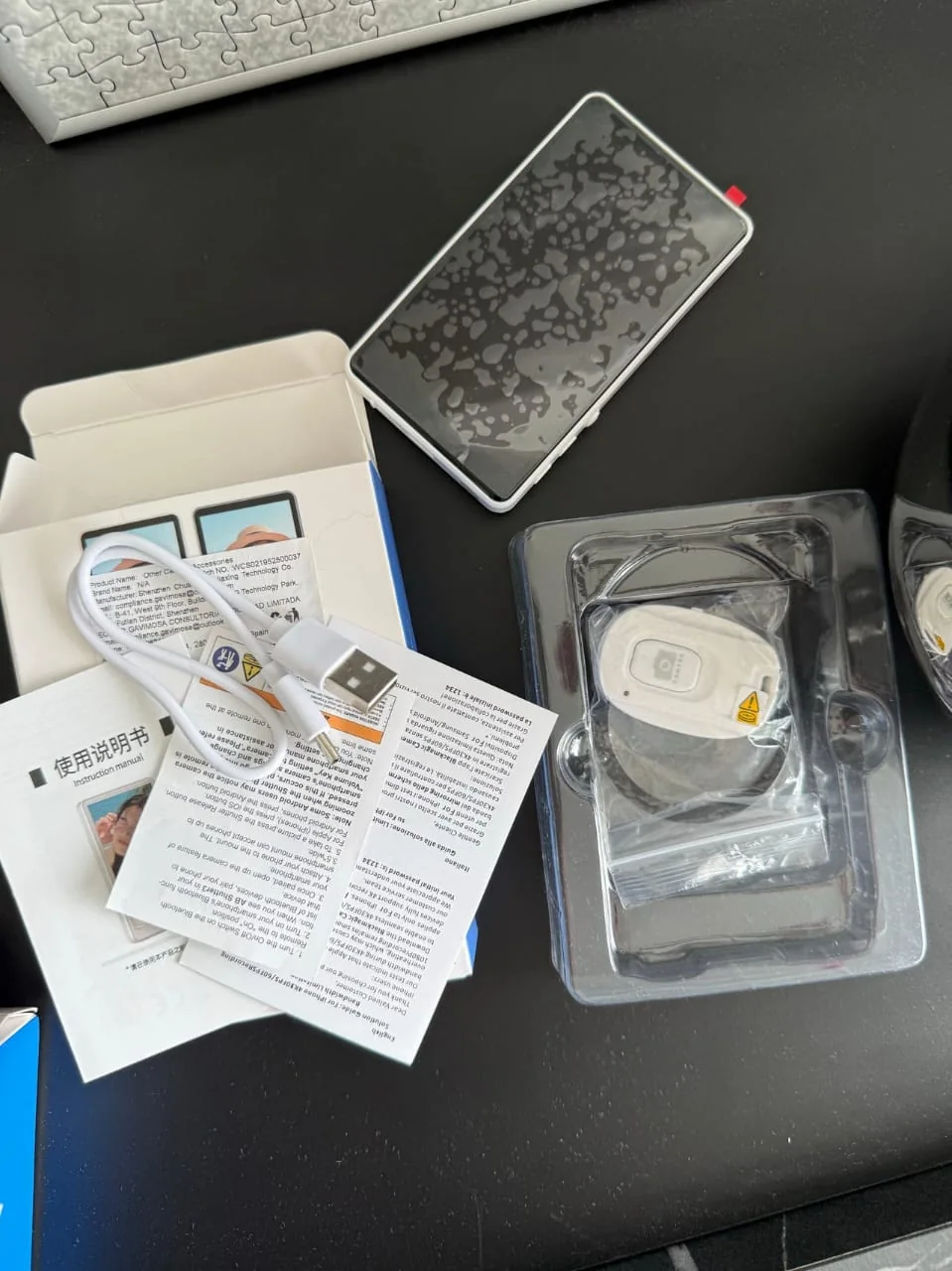 Actual product set with monitor, packaging, charging cable and accessories